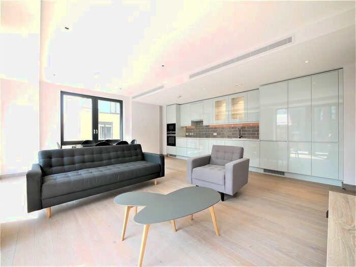 3 Bedroom Flat To Rent In Drapers Yard, London, SW18