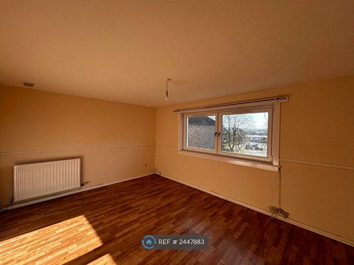 3 Bedroom Flat To Rent In Gairdoch Street, Falkirk, FK2