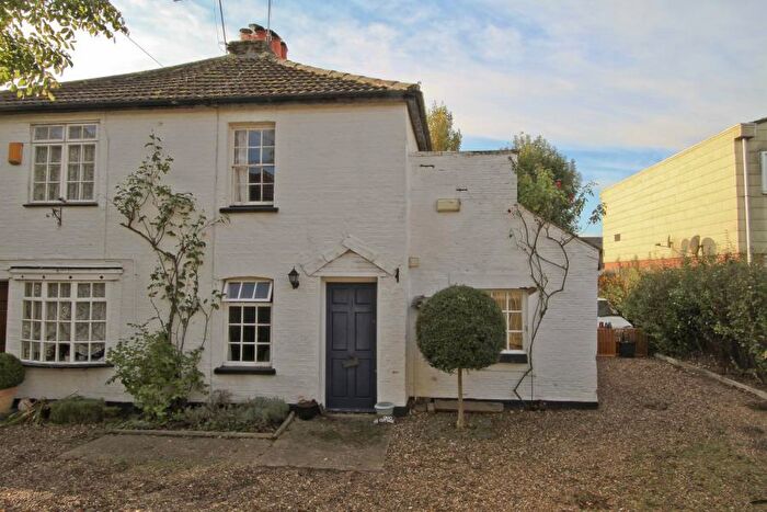 2 Bedroom Cottage To Rent In Pinner Hill Road, Pinner, HA5
