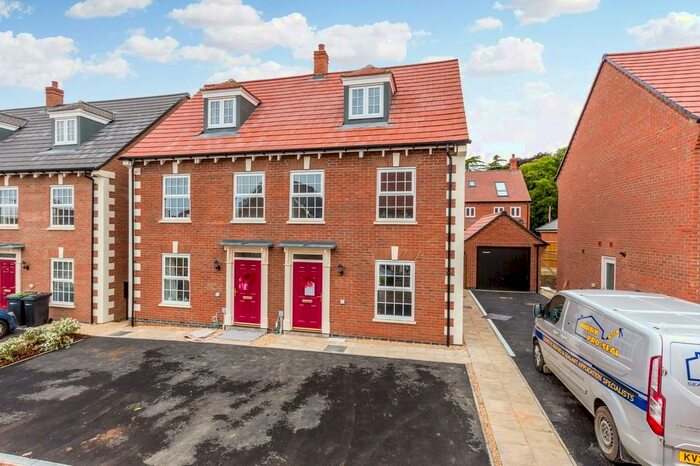 3 Bedroom Semi-Detached House To Rent In Sandpiper Close, Rushden, NN10