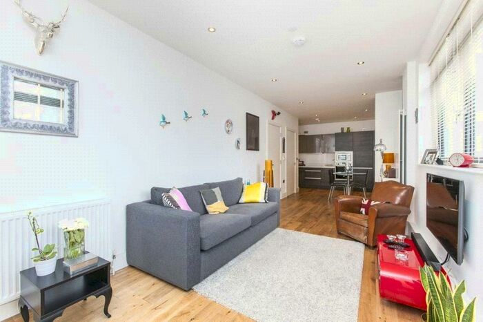 1 Bedroom Apartment To Rent In Balmes Road, De Beauvoir, N1