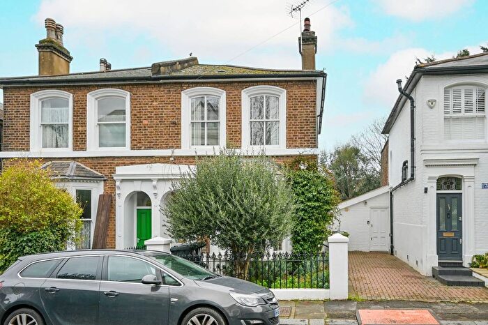 2 Bedroom Property To Rent In Avenue Road, Acton, London, W3