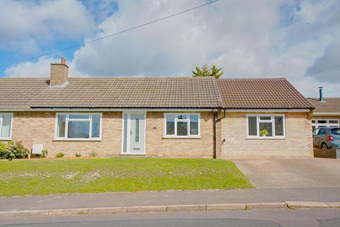 3 Bedroom Semi-detached Bungalow For Sale In Tothill Road, Swaffham Prior, CB25