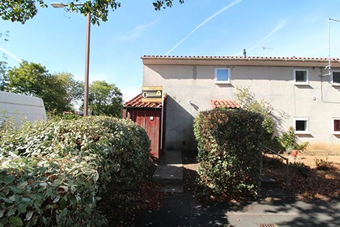 2 Bedroom Flat To Rent In Glovers Lane, Heelands, Milton Keynes, Buckinghamshire, MK13
