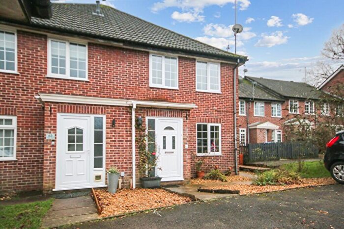 1 Bedroom Maisonette For Sale In The Dell, East Grinstead, West Sussex, RH19