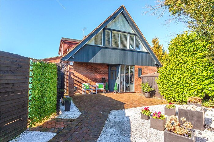 4 Bedroom Detached House For Sale In Blakes Road, Wargrave, Berkshire, RG10