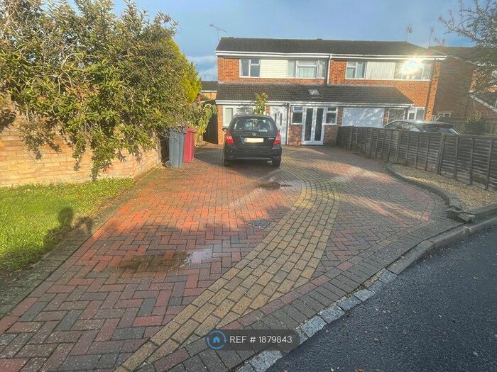 4 Bedroom Semi-Detached House To Rent In Melford Green, Caversham, Reading, RG4