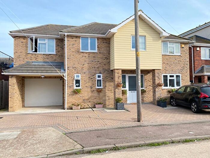 4 Bedroom Detached House For Sale In Chapman Road, Canvey Island, SS8