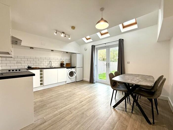 3 Bedroom Town House For Sale In Cambridge Place Salford, M5