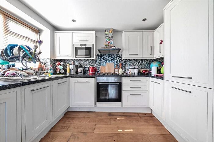 1 Bedroom Flat For Sale In Moston Close, Hayes, Middlesex, UB3