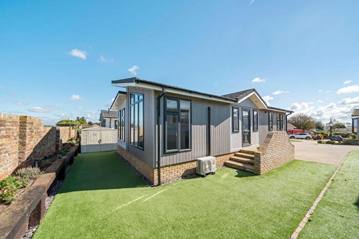 2 Bedroom Mobile/park Home For Sale In Reculver Lane, Reculver, Herne Bay, Kent, CT6