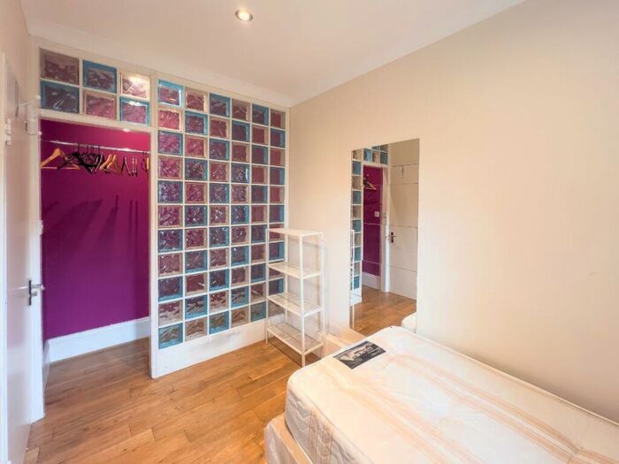 3 Bedroom Flat To Rent In Bessemer Court, Rochester Square, NW1