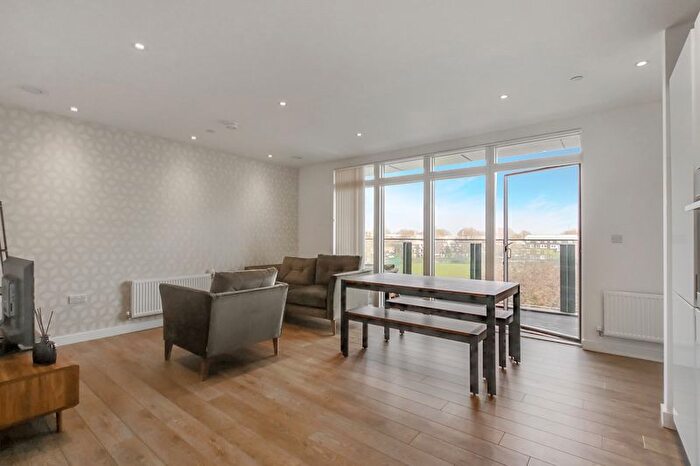 2 Bedroom Property To Rent In Langdon Park, London, E14