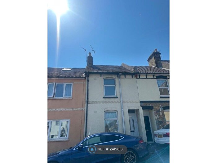 2 Bedroom Terraced House To Rent In Sydney Road, Kent, ME4