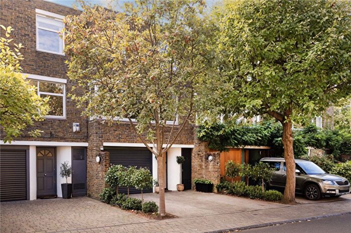 4 Bedroom Detached House For Sale In Kingslawn Close, London, SW15