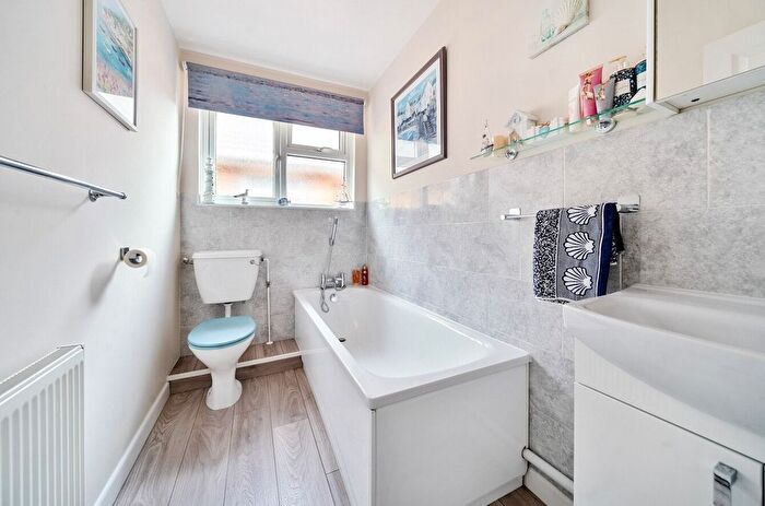 3 Bedroom Bungalow For Sale In Nicholas Road, Langley, Southampton, Hampshire, SO45