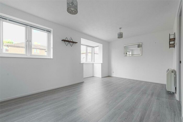 2 Bedroom Apartment To Rent In Campbell Gordon Way, London, NW2