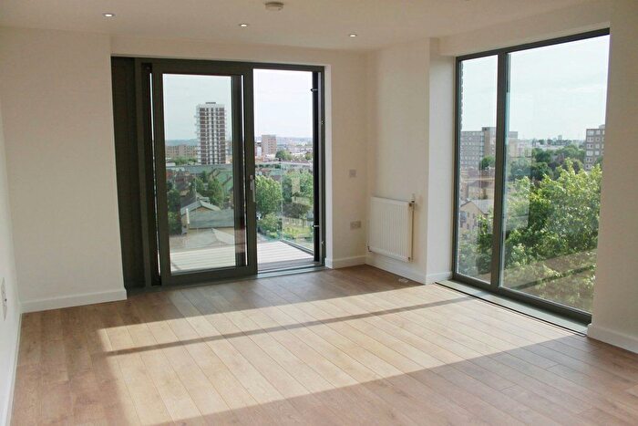 1 Bedroom Flat To Rent In Ben Jonson Road, Limehouse, London, E1