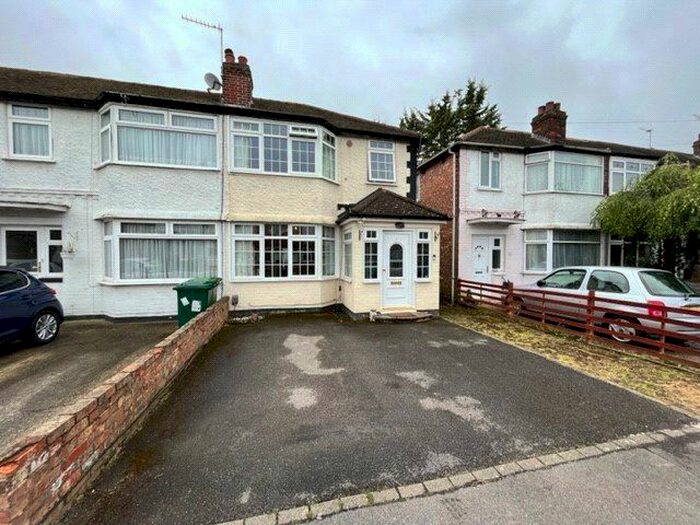 3 Bedroom End Of Terrace House To Rent In Kenilworth Gardens, Staines-Upon-Thames, Surrey, TW18