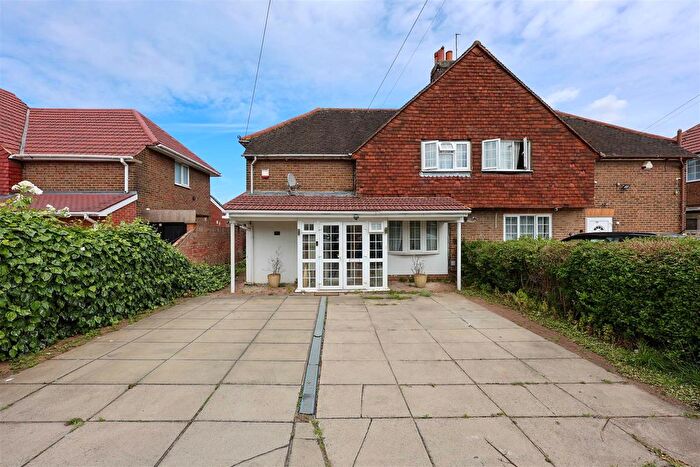 5 Bedroom Semi-detached House For Sale In Hunters Grove, Hayes, UB3