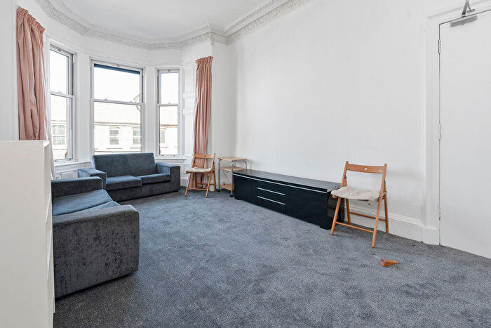 3 Bedroom Flat To Rent In L Cadzow Place, Edinburgh, EH7