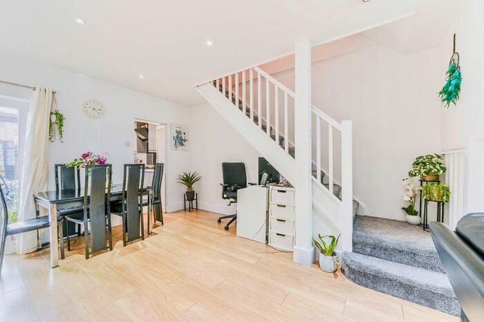 2 Bedroom Semi-Detached House To Rent In Beulah Road, Sutton, SM1