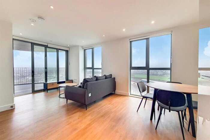 2 Bedroom Apartment To Rent In Green Street, London, NW10