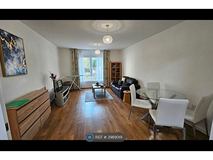 2 Bedroom Flat To Rent In The Meridian, Reading, RG1