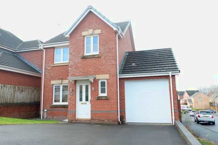 3 Bedroom Detached House To Rent In Ffordd Y Dolau, Llanharan, Pontyclun CF72