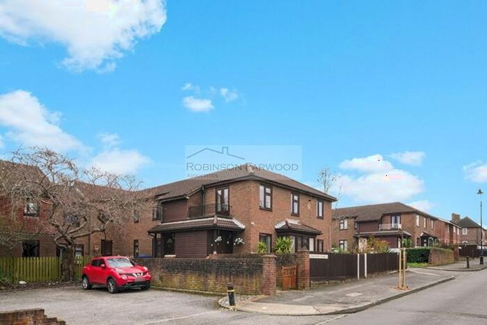 2 Bedroom Flat To Rent In Chadwick Close, London, W7