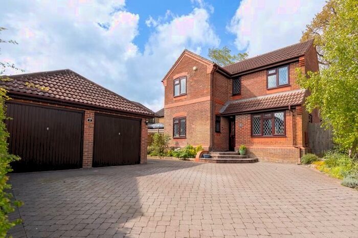 4 Bedroom Detached House For Sale In Bay Tree Close, Heathfield, TN21