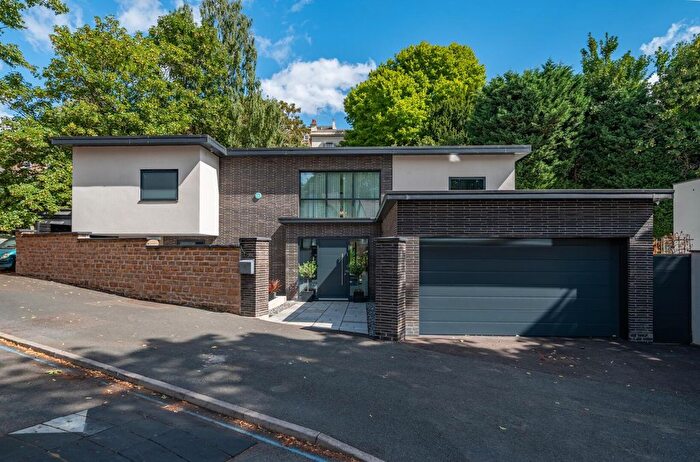 4 Bedroom Detached House For Sale In Huntingdon Drive, The Park, NG7