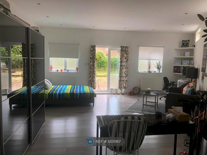 Studio To Rent In Blackheath, London, SE3