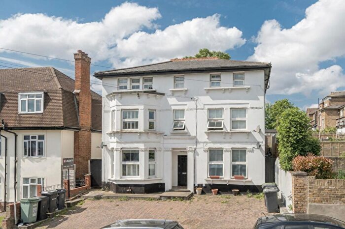 2 Bedroom Flat To Rent In Faversham Road London, SE6