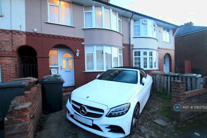 3 Bedroom Terraced House To Rent In Pembroke Avenue, Luton, LU4