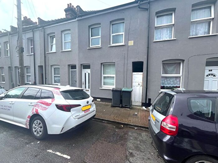 2 Bedroom Terraced House To Rent In Highbury Road, Luton, LU3