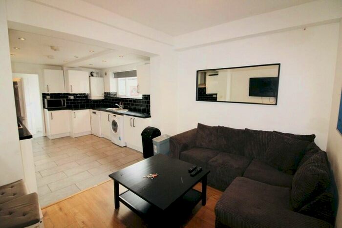 5 Bedroom Semi-Detached House To Rent In Osmaston Street, Nottingham, Nottinghamshire, NG7