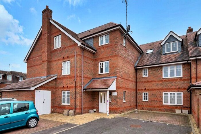 2 Bedroom Flat To Rent In Red Kite Court, Larchfield Road, Maidenhead, Berkshire, SL6