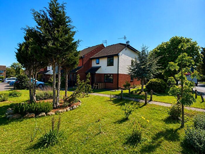 1 Bedroom Apartment For Sale In Ladycross, Milford, Godalming, Surrey, GU8