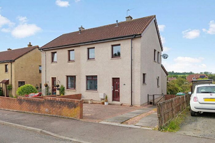 3 Bedroom Semi-Detached House For Sale In Hillview Place, Crossgates, KY4