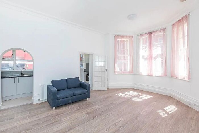 Studio To Rent In Broadhurst Gardens, London, NW6