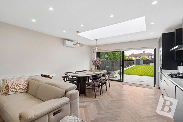 4 Bedroom Terraced House For Sale In Primrose Glen, Hornchurch, RM11
