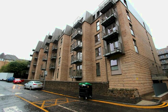 2 Bedroom Flat To Rent In Hughes Close, Canonmills, Edinburgh, EH7