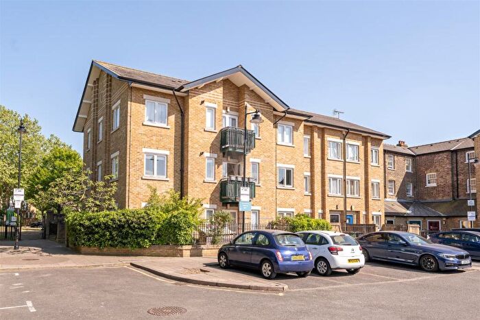 1 Bedroom Flat For Sale In Union Close, Leytonstone, E11