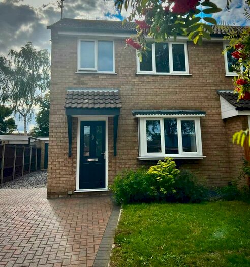 3 Bedroom Semi-Detached House To Rent In Leconfield Close, Lincoln, LN6