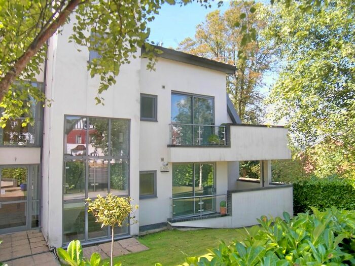 2 Bedroom Flat To Rent In Granville Road, Sevenoaks, TN13