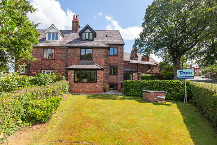 3 Bedroom Semi-Detached House For Sale In Rowlands Road, Bury, BL9