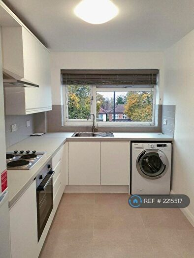 1 Bedroom Flat To Rent In Windsor Court, London, N14