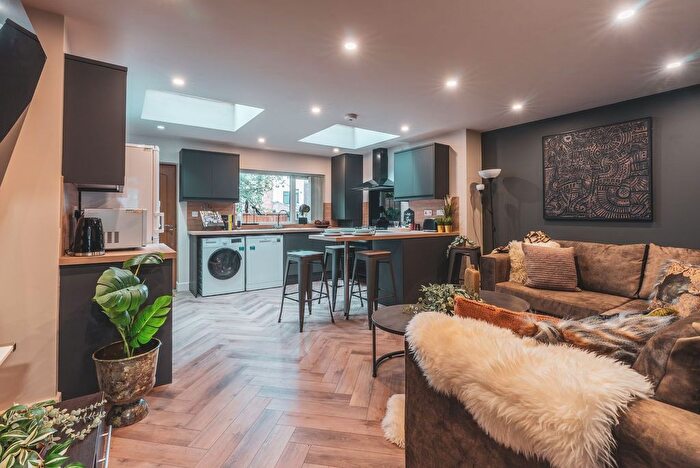 5 Bedroom Semi-Detached House To Rent In Coronation Road, Birmingham, B29