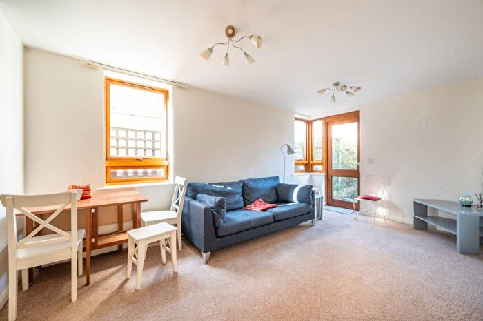 1 Bedroom Flat For Sale In Redclyffe Road, East Ham, London, E6